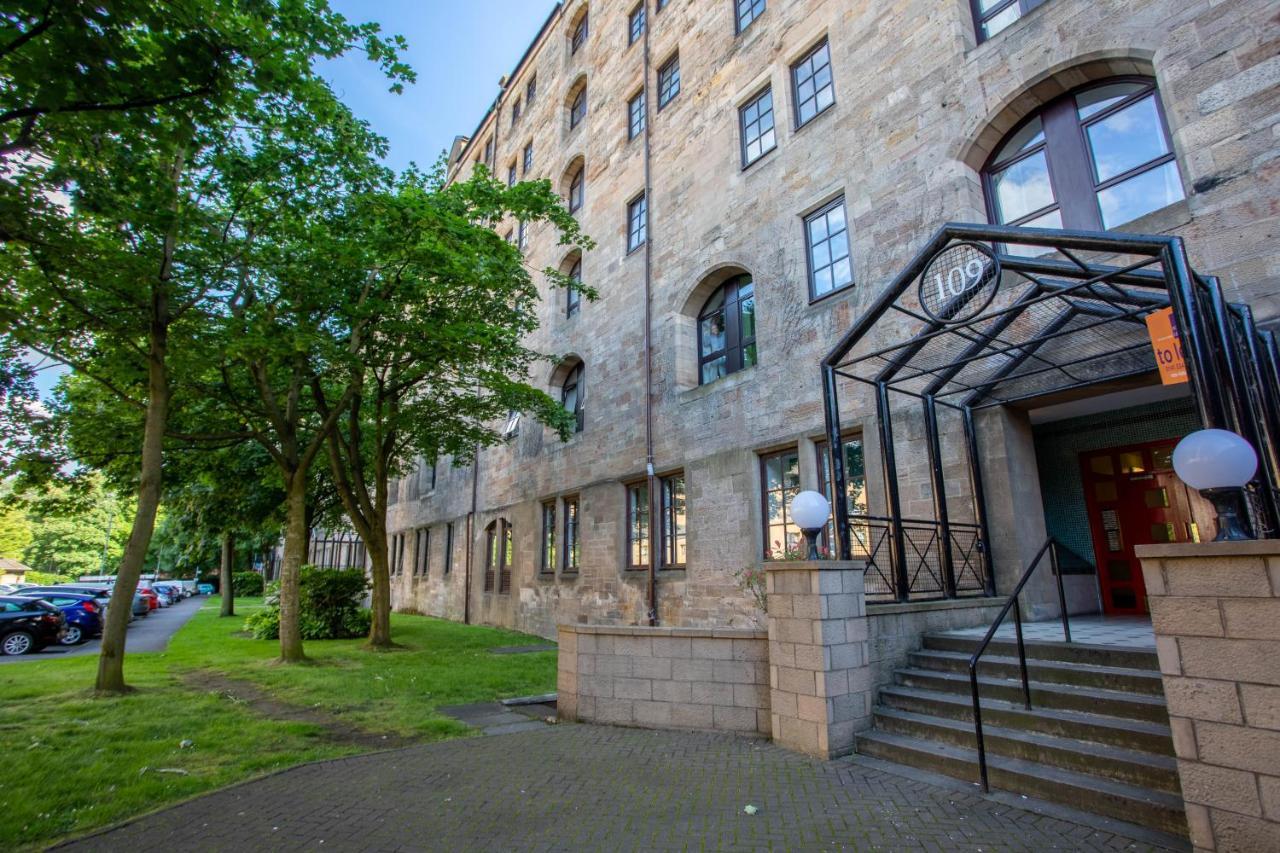 Stunning 2 Bed Merchant City Apartment With Residents Parking Glasgow Eksteriør bilde